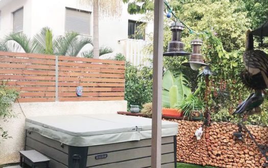 דירת 4 חדרים קסומה מהאגדות, ברמת אלמוגי, ברח' יקינטון