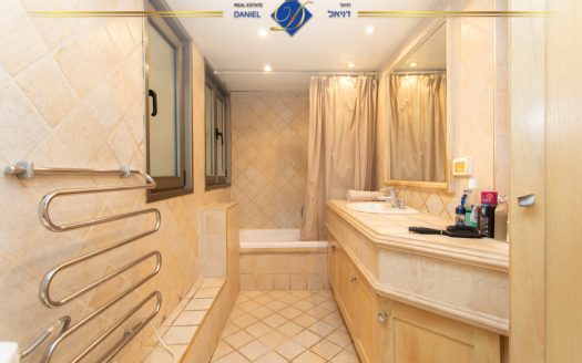 דירה מעוצבת ומפוארת במיוחד ביפה נוף