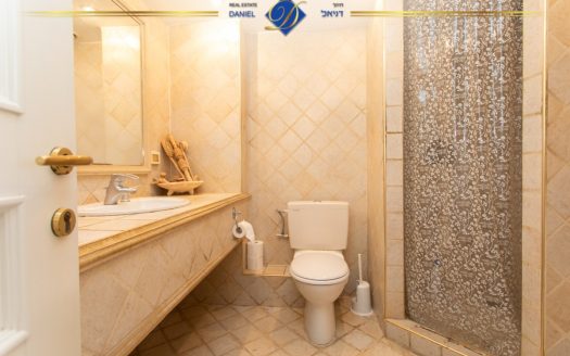 דירה מעוצבת ומפוארת במיוחד ביפה נוף