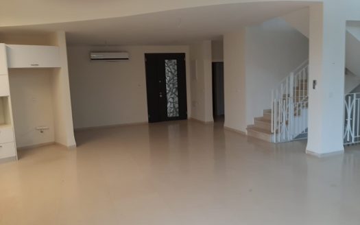 להשכרה בדניה ב' דו-משפחתי חדיש לתקופה ארוכה