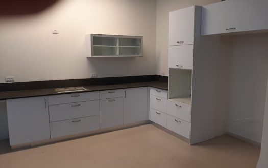 להשכרה בדניה ב' דו-משפחתי חדיש לתקופה ארוכה