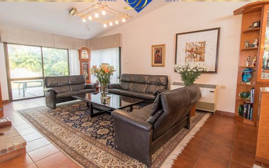 בלעדי בדניה ב' וילה בודדת 7 חדרים עם נוף מדהים