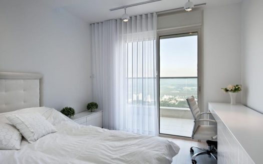 פנטהאוז מפואר ומפנק בסביוני דניה דו-מפלסי