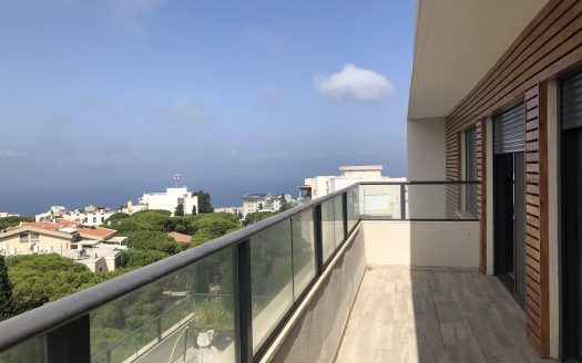 בדרך הים פנטהאוז מרווח במפלס אחד עם נוף פתוח חניה מקורה מחסן ומעלית