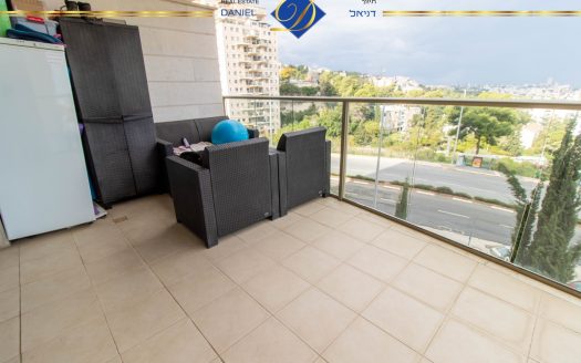 במתחם היוקרתי "מגדלי שרביב"  דירת 5.5 חדרים