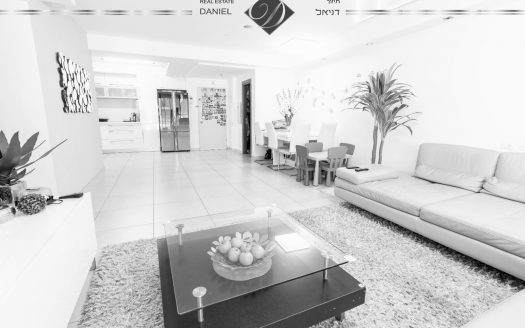 במתחם היוקרתי "מגדלי שרביב"  דירת 5.5 חדרים