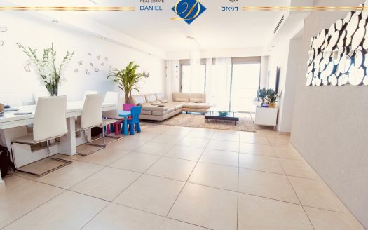 במתחם היוקרתי "מגדלי שרביב"  דירת 5.5 חדרים