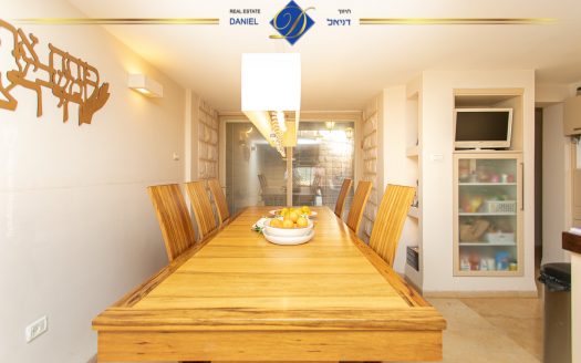 בייצוג בלעדי בדניה א' בתחילת האג משופץ ברמה גבוהה + יחידת דיור