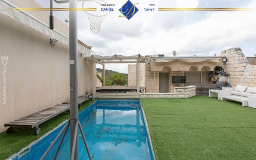 בייצוג בלעדי בדניה א' בתחילת האג משופץ ברמה גבוהה + יחידת דיור