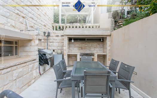 בייצוג בלעדי בדניה א' בתחילת האג משופץ ברמה גבוהה + יחידת דיור