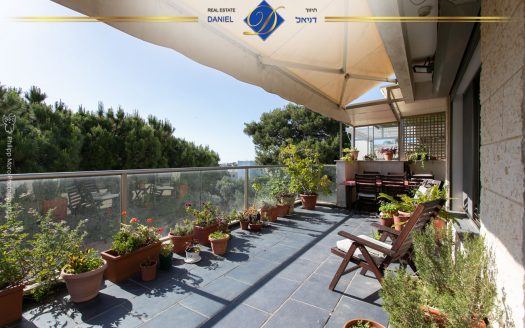 פנטהאוז בגבעת דאונס היוקרתית  דו-מפלסי בייצוג בלעדי