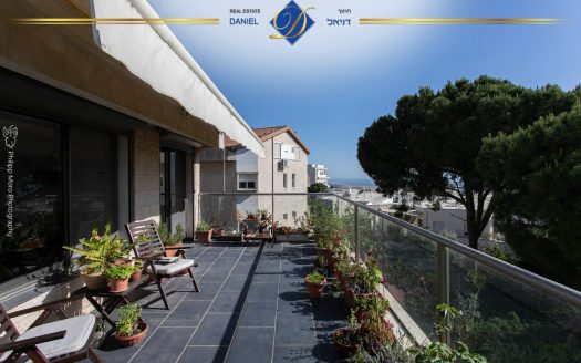 פנטהאוז בגבעת דאונס היוקרתית  דו-מפלסי בייצוג בלעדי