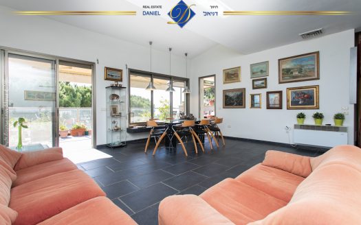 פנטהאוז בגבעת דאונס היוקרתית  דו-מפלסי בייצוג בלעדי