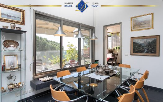 פנטהאוז בגבעת דאונס היוקרתית  דו-מפלסי בייצוג בלעדי