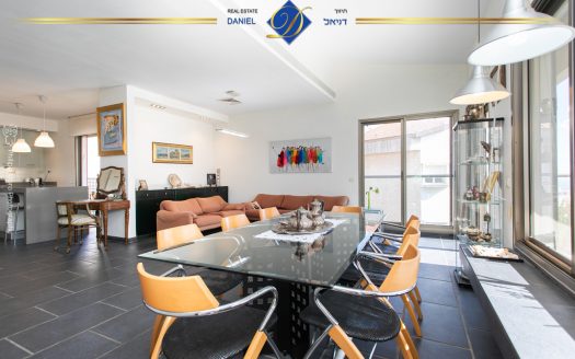 פנטהאוז בגבעת דאונס היוקרתית  דו-מפלסי בייצוג בלעדי