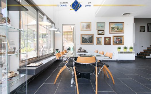 פנטהאוז בגבעת דאונס היוקרתית  דו-מפלסי בייצוג בלעדי