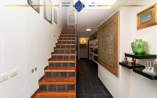 פנטהאוז בגבעת דאונס היוקרתית  דו-מפלסי בייצוג בלעדי