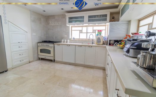 בלעדי ברמת אלמוגי במיקום מצויין פנטהאוז גדול מעוצב ומושקע