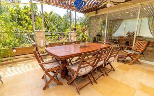 דו-משפחתי קסום במרכז הכרמל, ירוק מכל חלון , פנימי שקט ופסטורלי עם כניסה נפרדת