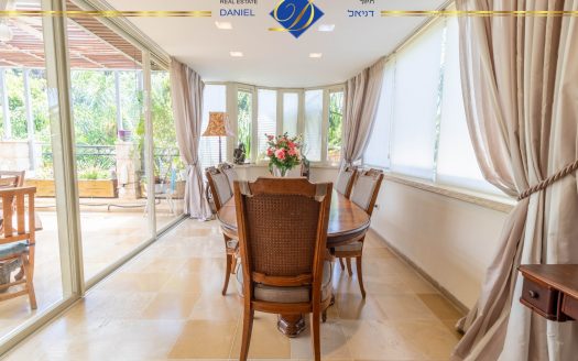 דו-משפחתי קסום במרכז הכרמל, ירוק מכל חלון , פנימי שקט ופסטורלי עם כניסה נפרדת