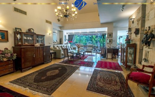 דו-משפחתי קסום במרכז הכרמל, ירוק מכל חלון , פנימי שקט ופסטורלי עם כניסה נפרדת