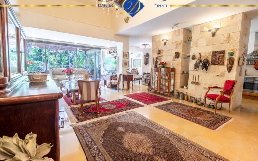 דו-משפחתי קסום במרכז הכרמל, ירוק מכל חלון , פנימי שקט ופסטורלי עם כניסה נפרדת