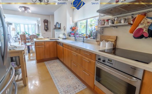 דו-משפחתי קסום במרכז הכרמל, ירוק מכל חלון , פנימי שקט ופסטורלי עם כניסה נפרדת