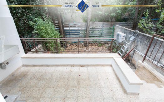 במיקום מנצח באחוזה בקרית ספר בייצוג בלעדי!!דירה מרווחת 6 חדרים עם כניסה נפרדת וגינה