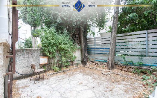 במיקום מנצח באחוזה בקרית ספר בייצוג בלעדי!!דירה מרווחת 6 חדרים עם כניסה נפרדת וגינה