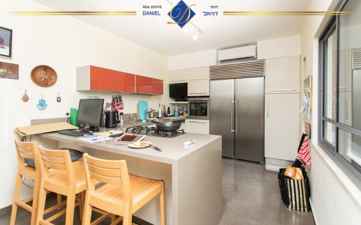 דו-משפחתי תלת מפלסי בגבעת הרחובות שוהם כספרי ,שקט ופסטורלי עם כניסה נפרדת