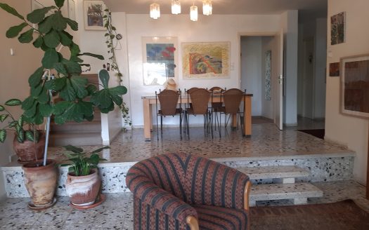 דירת 5 חדרים בגבעת דאונס קסומה ומיוחדת,כניסה נפרדת,מקלט פרטי