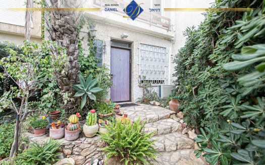 דירת 5 חדרים בגבעת דאונס קסומה ומיוחדת,כניסה נפרדת,מקלט פרטי