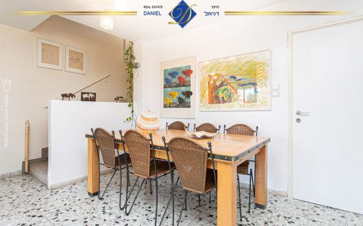 דירת 5 חדרים בגבעת דאונס קסומה ומיוחדת,כניסה נפרדת,מקלט פרטי