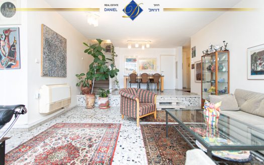 דירת 5 חדרים בגבעת דאונס קסומה ומיוחדת,כניסה נפרדת,מקלט פרטי