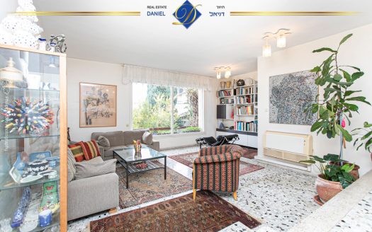 דירת 5 חדרים בגבעת דאונס קסומה ומיוחדת,כניסה נפרדת,מקלט פרטי