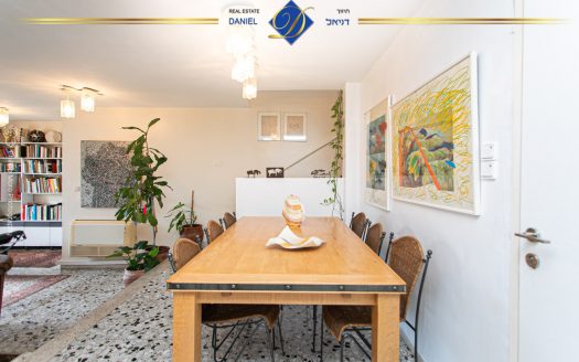 דירת 5 חדרים בגבעת דאונס קסומה ומיוחדת,כניסה נפרדת,מקלט פרטי