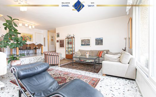 דירת 5 חדרים בגבעת דאונס קסומה ומיוחדת,כניסה נפרדת,מקלט פרטי