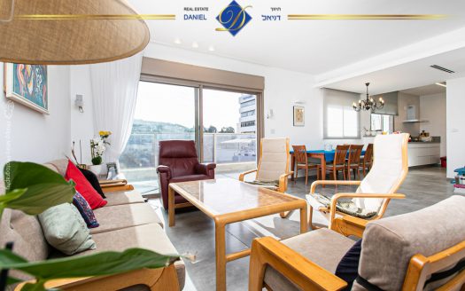 למכירה במרכז אחוזה דירה מעולה!!! במיקום נוח למגורים בנין חדש משודרג ברמה גבוהה