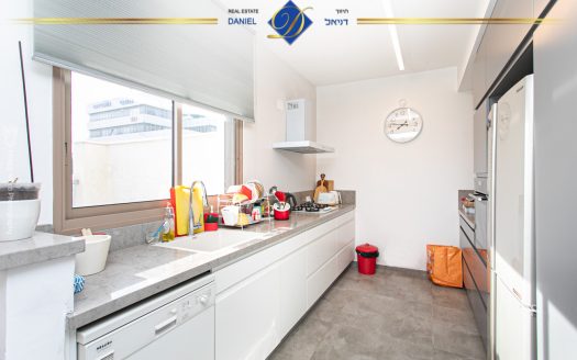 למכירה במרכז אחוזה דירה מעולה!!! במיקום נוח למגורים בנין חדש משודרג ברמה גבוהה