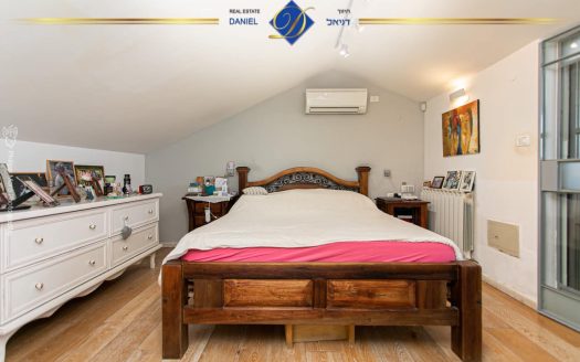 דירת 4 חדרים מדהימה ביופיה כ-140 מ"ר מעוצבת בטוב טעם דו-מפלסית