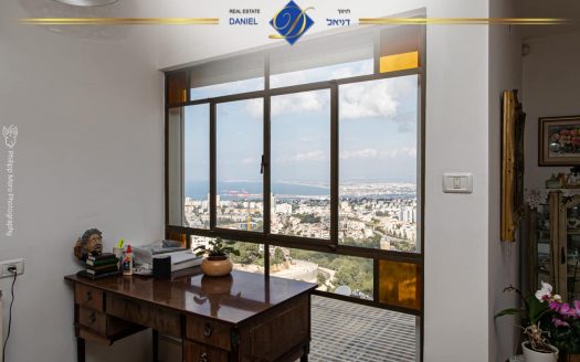 דירת 4 חדרים מדהימה ביופיה כ-140 מ"ר מעוצבת בטוב טעם דו-מפלסית