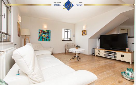 דירת 4 חדרים מדהימה ביופיה כ-140 מ"ר מעוצבת בטוב טעם דו-מפלסית