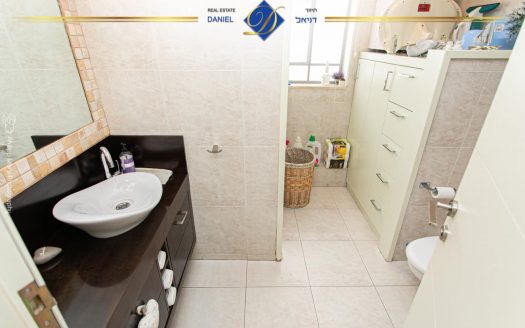 דירת 4 חדרים מדהימה ביופיה כ-140 מ"ר מעוצבת בטוב טעם דו-מפלסית