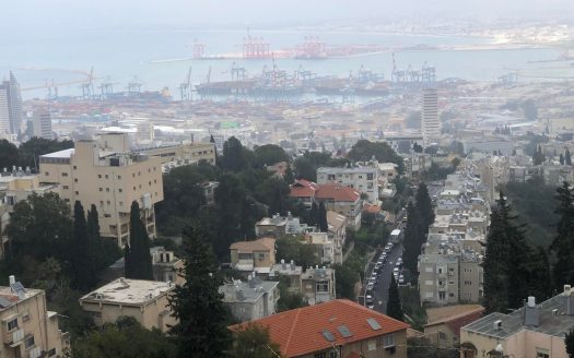 ברחוב הנרייטה סולד הוותיק, דירה עליונה 3 חדרים מרווחת וגדולה מעט מדרגות