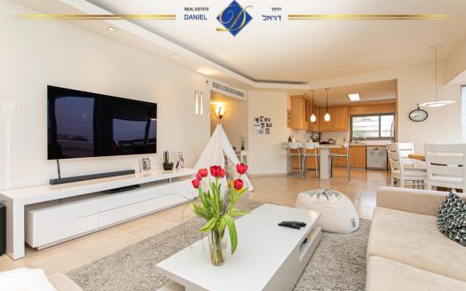 ברמת גולדה שווה לראות!!! 5 חדרים יפיפיה ומרווחת פונה לנוף מערבי WOW כניסה נפרדת וחניה מקורה