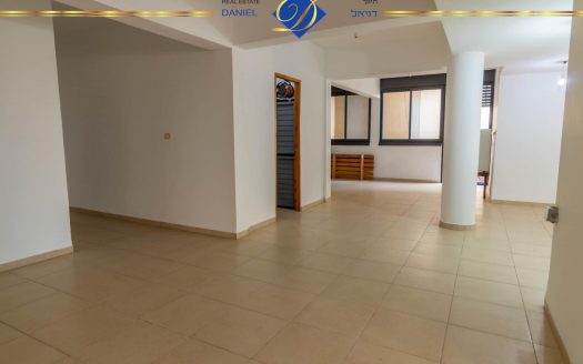 בדניה ב' דו- משפחתי ברמת בניה איכותית גינה ומרפסת לנוף ים, ומפלס נוסף של 150 מ"ר