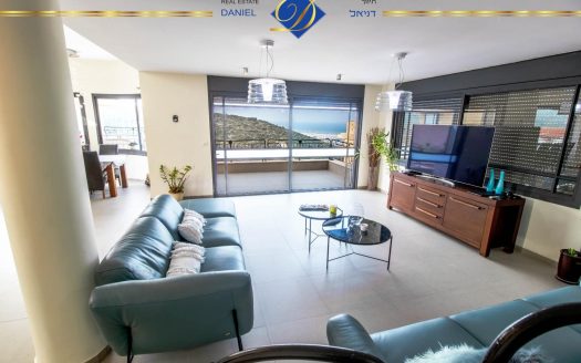 בדניה ב' דו- משפחתי ברמת בניה איכותית גינה ומרפסת לנוף ים, ומפלס נוסף של 150 מ"ר