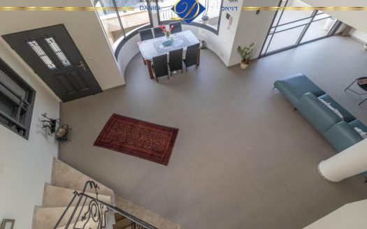 בדניה ב' דו- משפחתי ברמת בניה איכותית גינה ומרפסת לנוף ים, ומפלס נוסף של 150 מ"ר