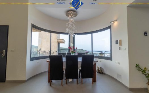 בדניה ב' דו- משפחתי ברמת בניה איכותית גינה ומרפסת לנוף ים, ומפלס נוסף של 150 מ"ר