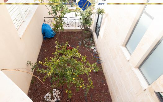 בדניה ב' דו- משפחתי ברמת בניה איכותית גינה ומרפסת לנוף ים, ומפלס נוסף של 150 מ"ר